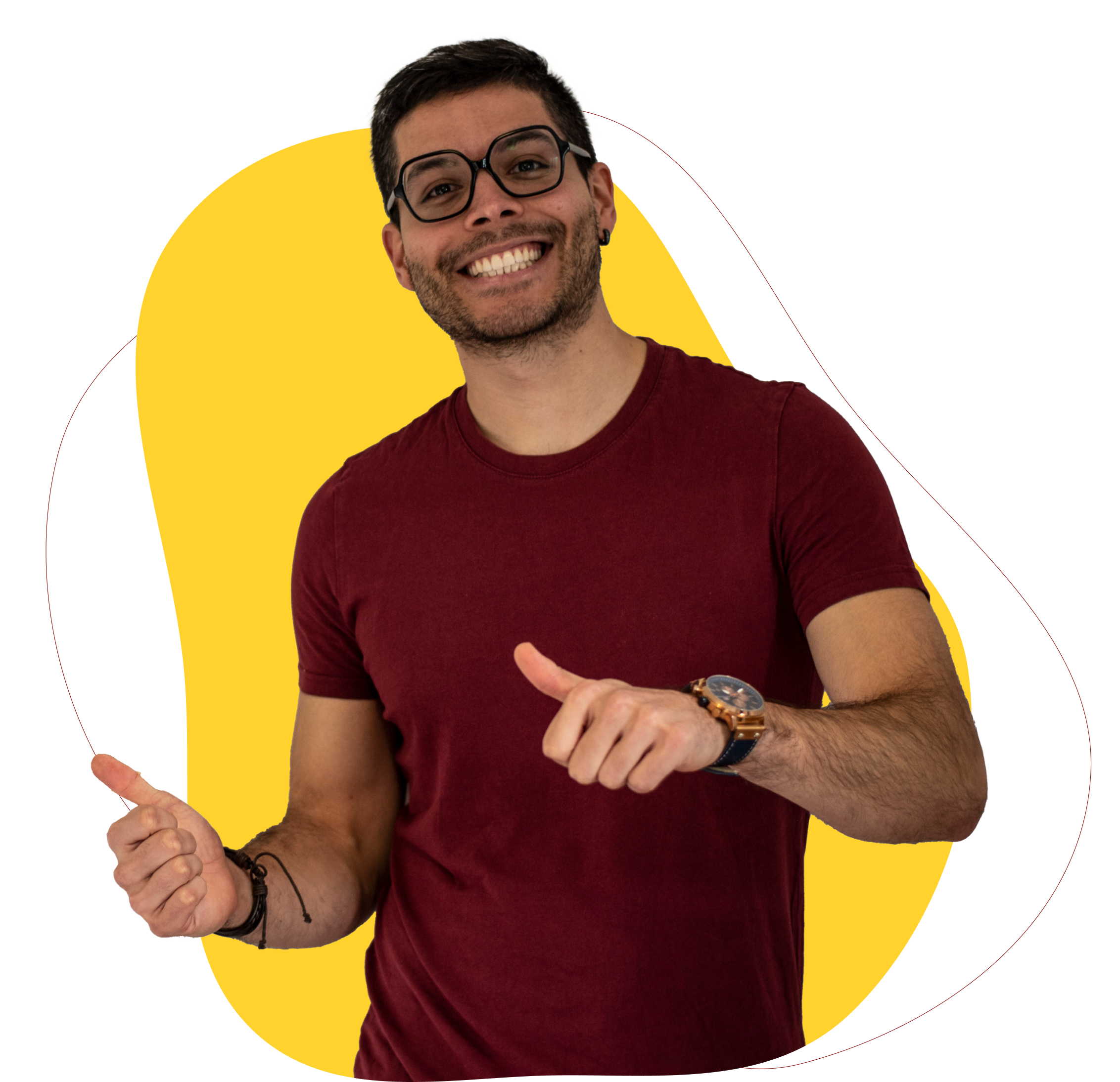 Hombre joven sonriente con gafas y camiseta burdeos haciendo pulgares arriba, imagen corporativa de Alemánología con fondo decorativo amarillo